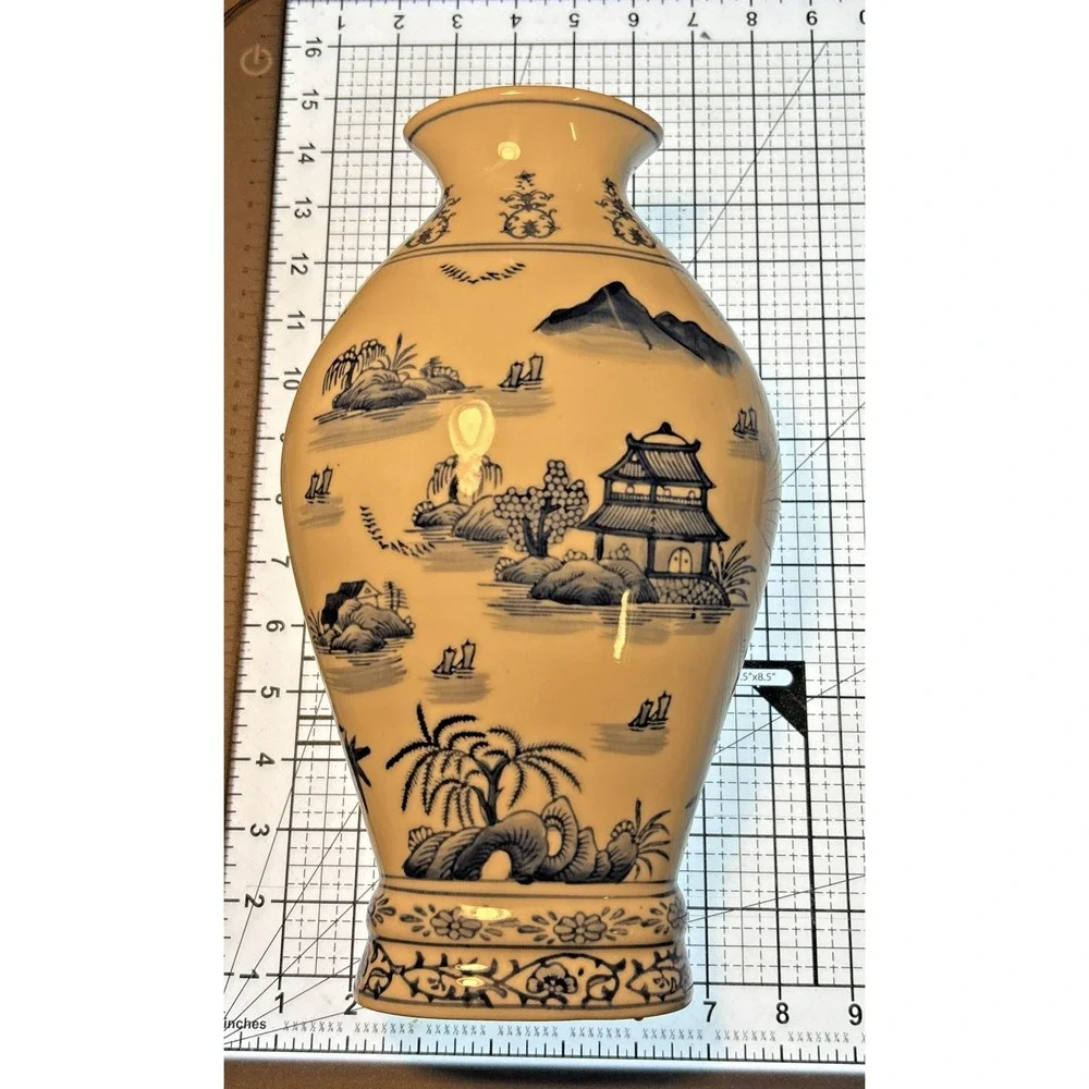 Three‎ Hands Corp Porcelain Vase